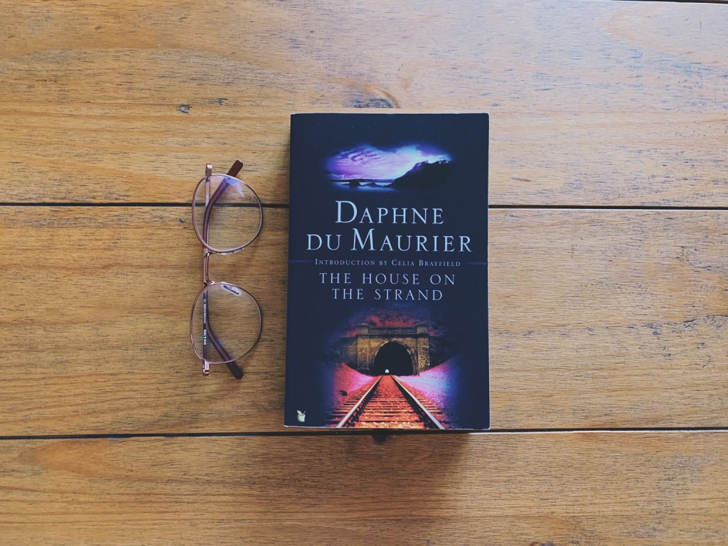 The House on the Strand by Daphne du Maurier front cover